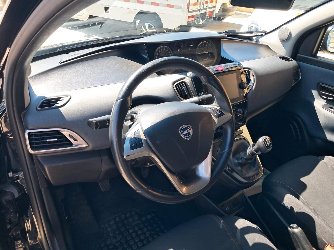 Lancia Ypsilon 1.0 FireFly 5 porte S&S Hybrid Gold