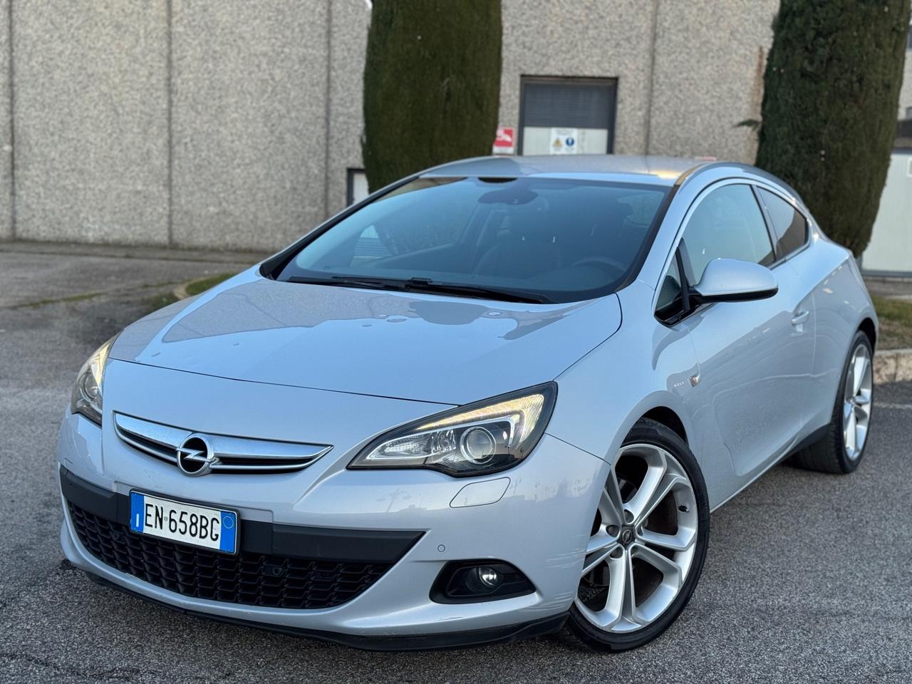 Opel Astra GTC 2.0 CDTI 165CV Cosmo