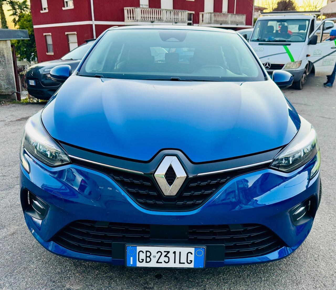 Renault Clio Full Hybrid E-Tech 140 CV 5 porte Initiale Paris