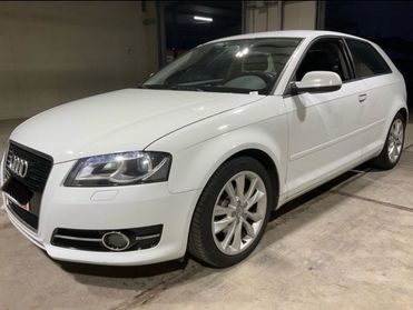 Audi A3 1.6 TDI 105 CV CR Ambiente