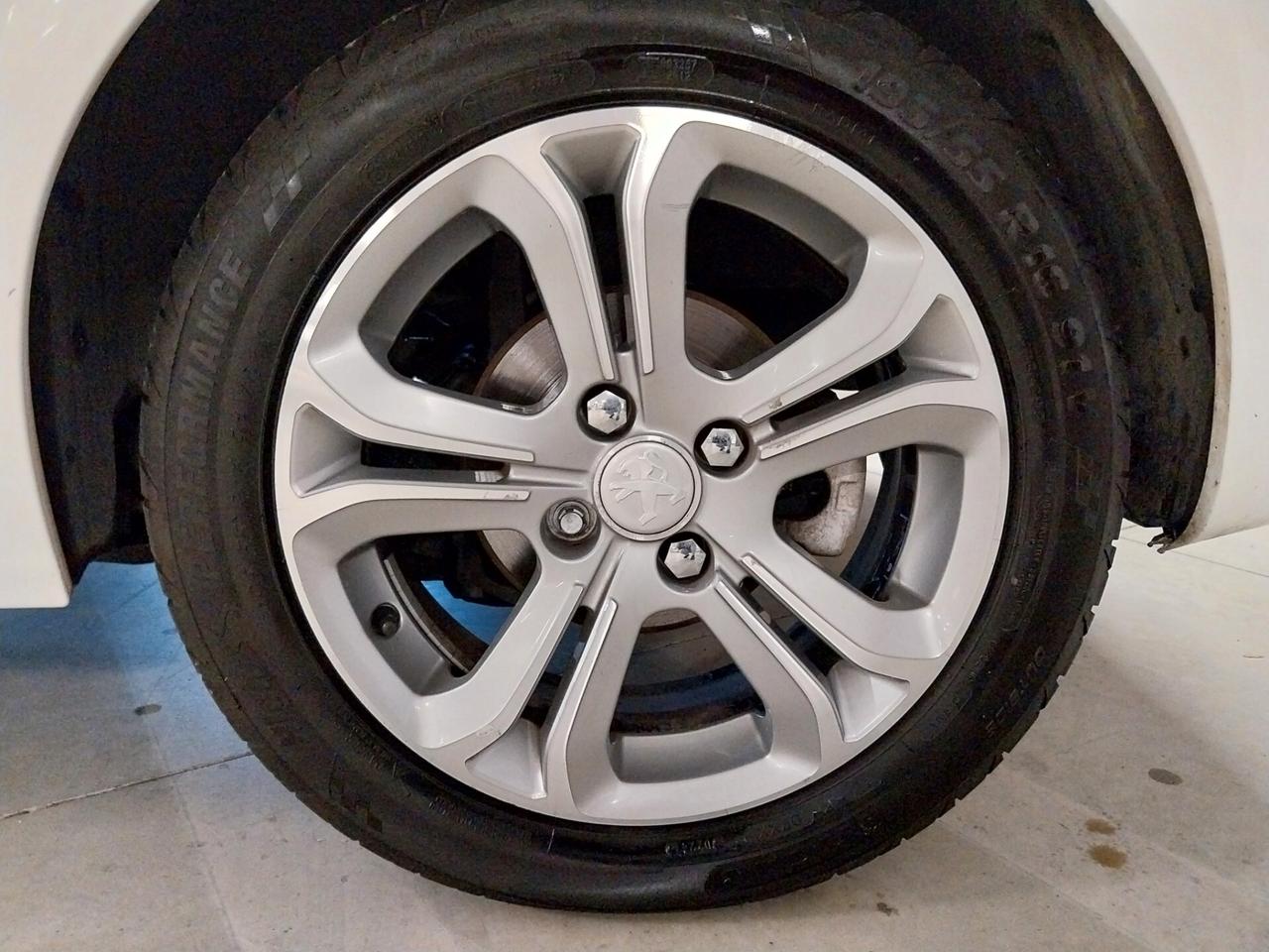 Peugeot 208 1.6 e-HDi 92 CV 3 porte Allure - ok neopatentati