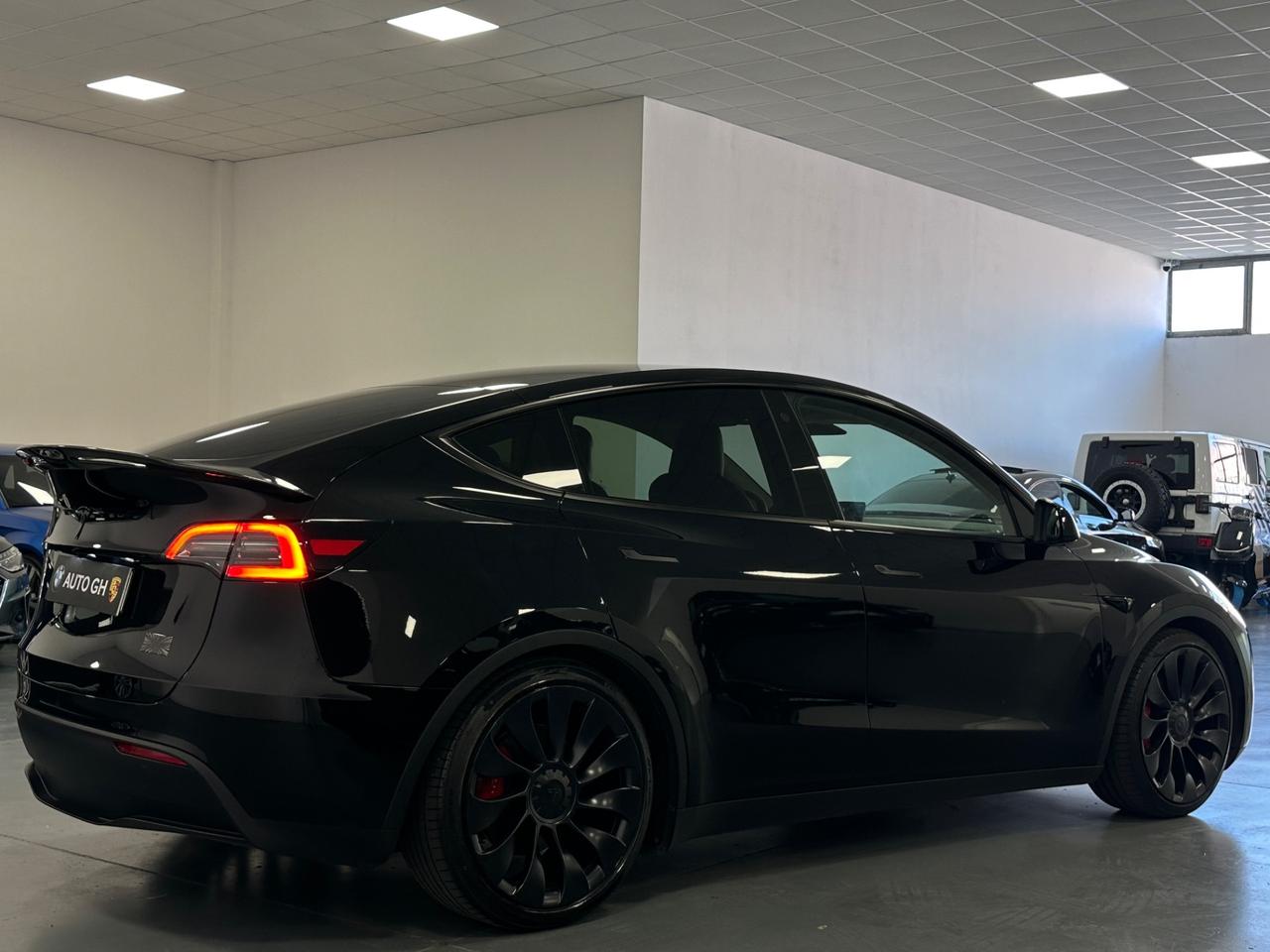 Tesla Model Y AWD Performance