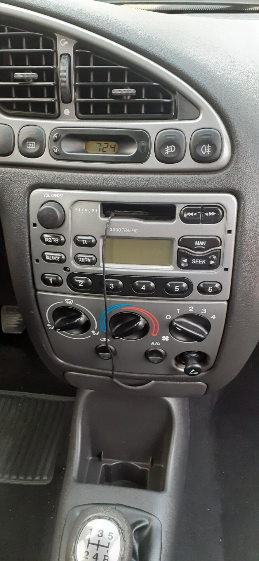 Ford Fiesta 1.2i 16V cat 5 porte Ghia