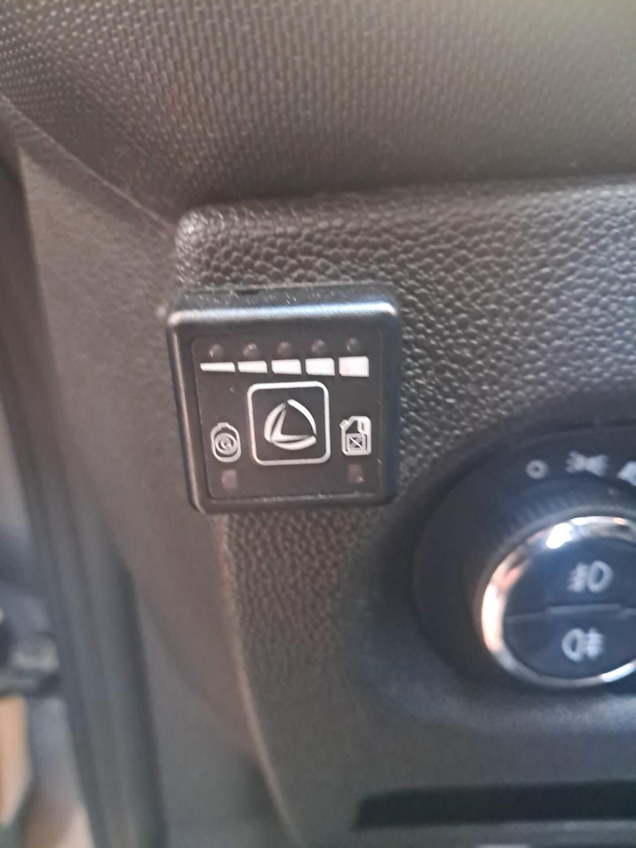 Opel Corsa 1.2 GPL-NEOPATENTATI-(2012)-Euri 4350