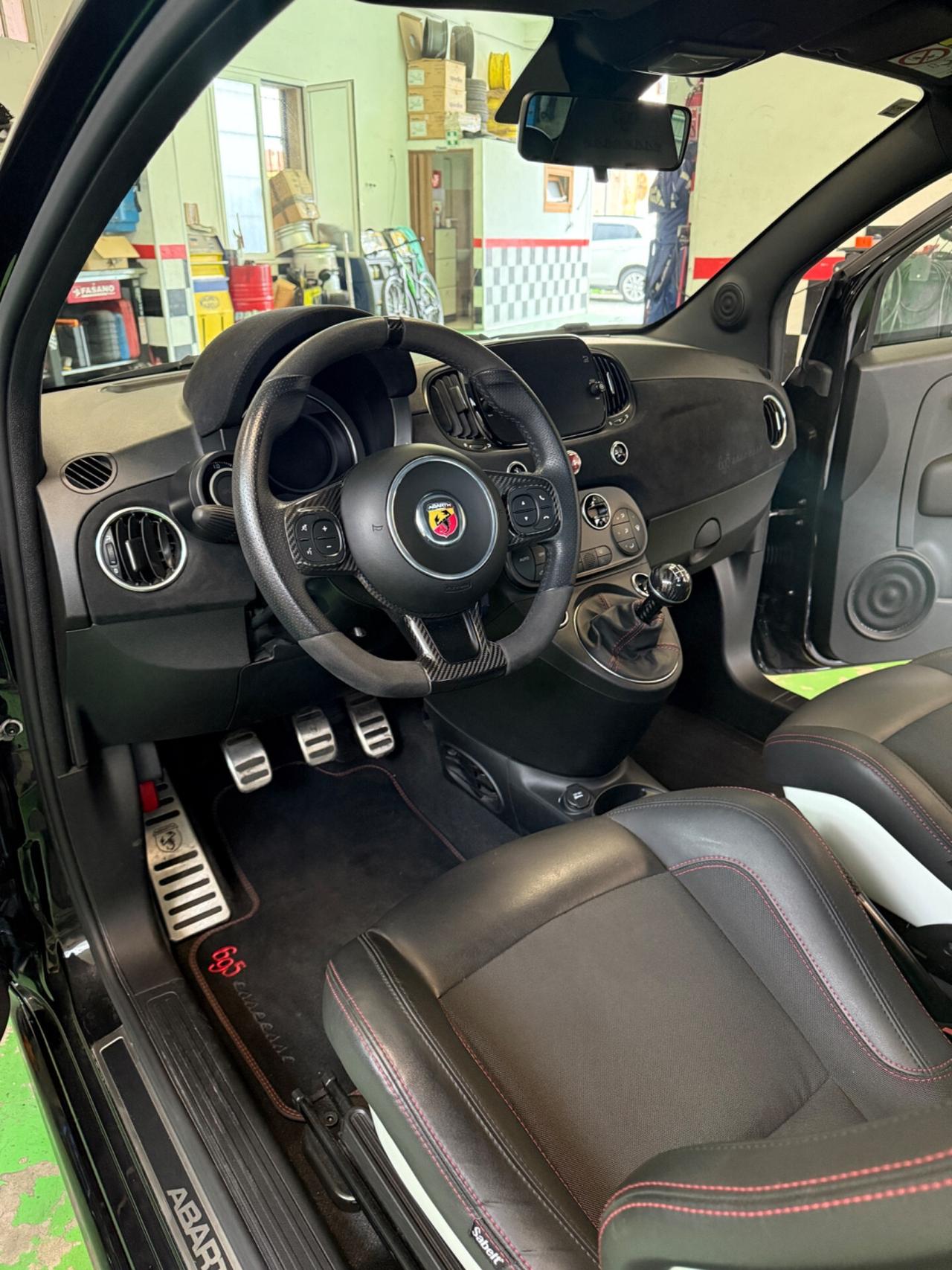 Abarth 695 1.4 Turbo T-Jet 180 CV. ESSEESSE