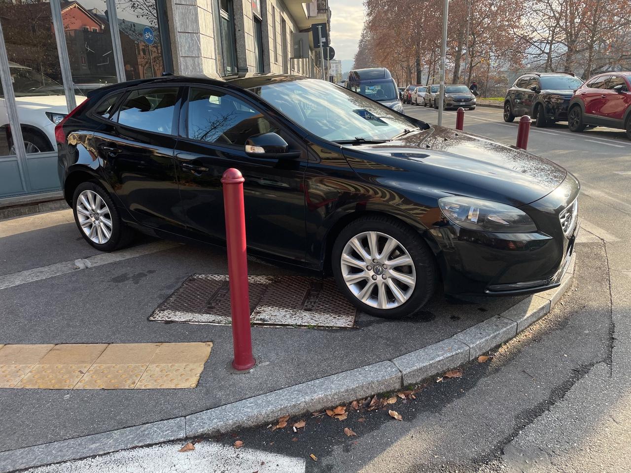 Volvo V40 2.0 D2 120cv MOMENTUM/GARANZIA 12 MESI