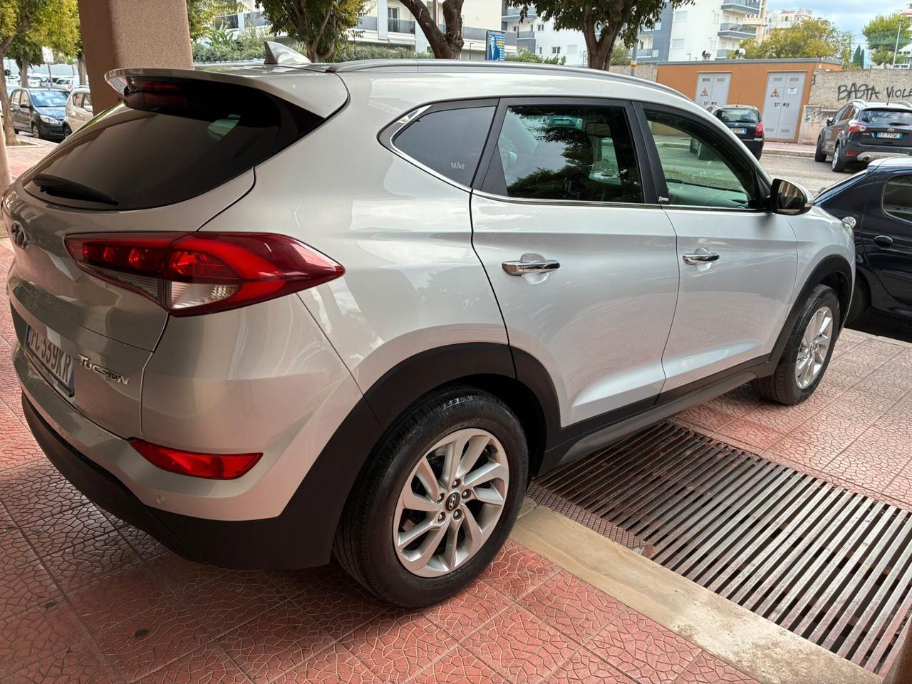 Hyundai Tucson 1.7CRDi perfetta garantita-16