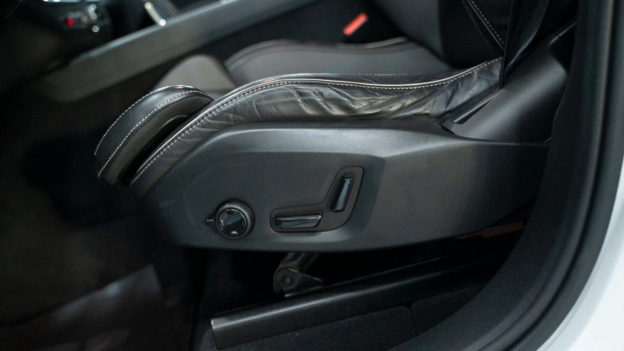 Volvo XC 60 XC60 B4 2.0 AWD R DESIGN AUTO XENO PELLE NAVI FULL OPTIONAL