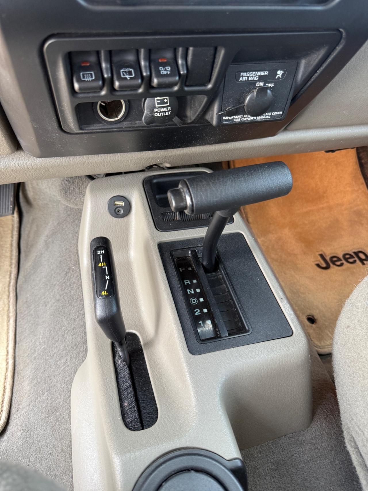 Jeep Wrangler 4.0 cat Sahara HardTop