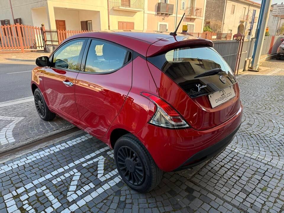 Lancia Ypsilon 0.9 TwinAir 85cv Metano Ecochic Silver