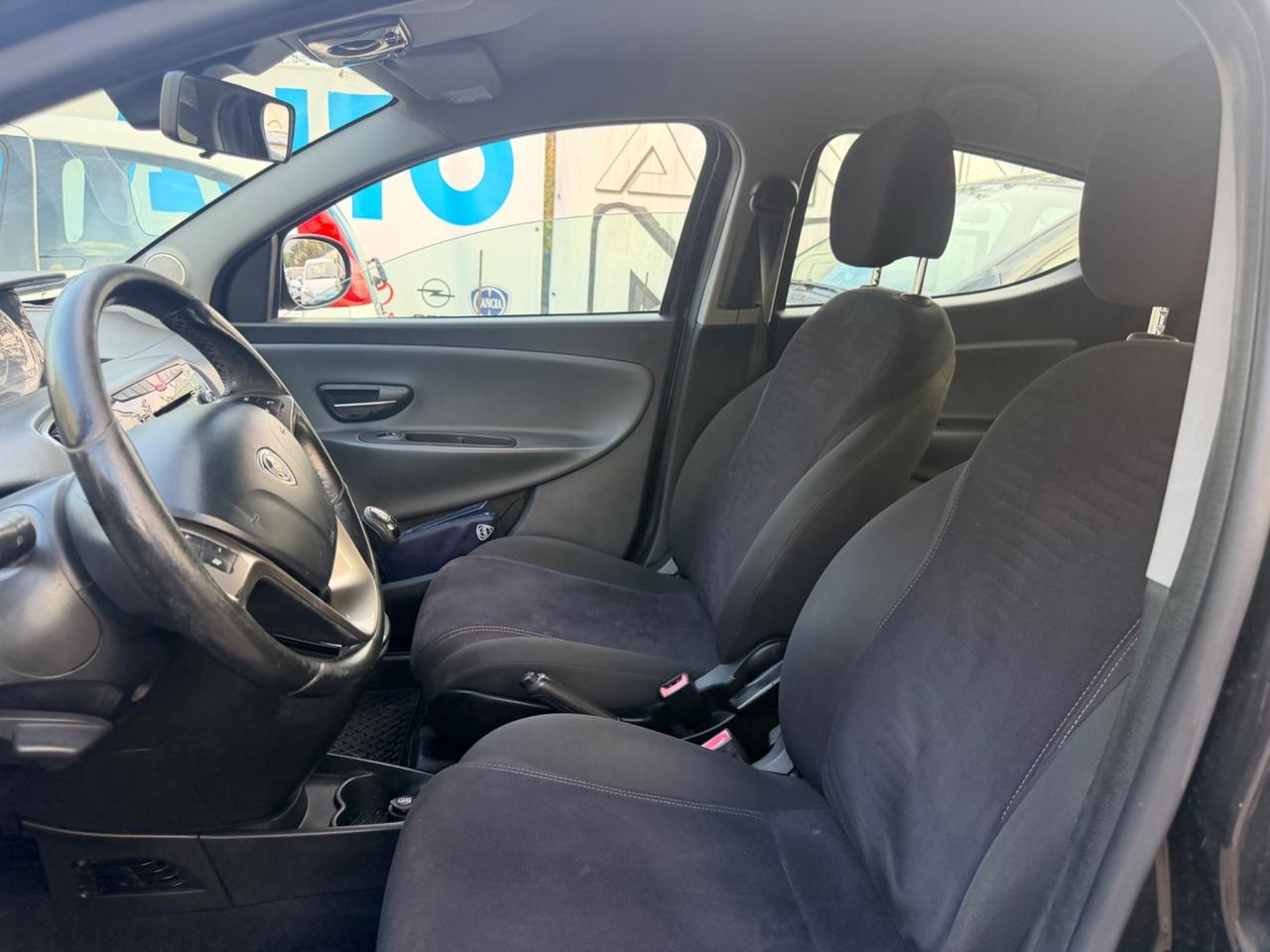 Lancia Ypsilon 0.9 TwinAir 85 CV 5 porte Metano Ecochic Gold