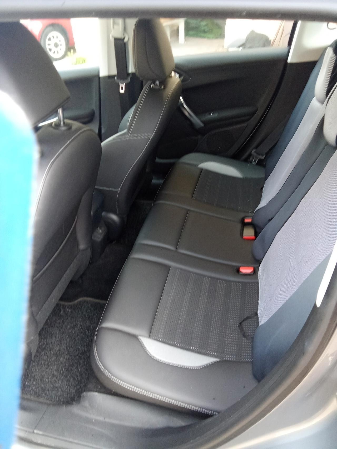 Peugeot 2008 1.6 e-HDi 115 CV Stop&Start Allure