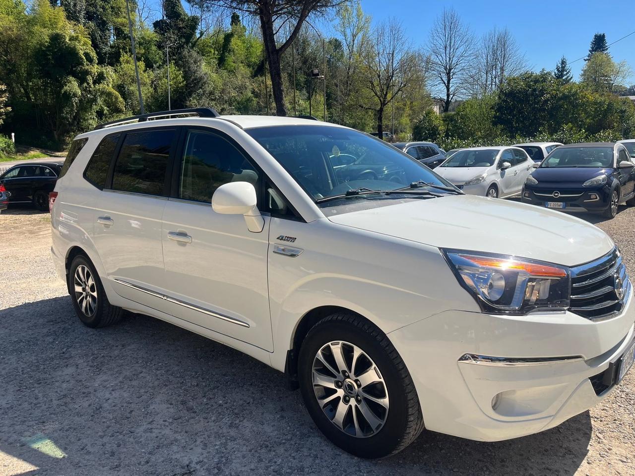 Ssangyong Rodius 2.2 Diesel - 4x4 - 7 Posti