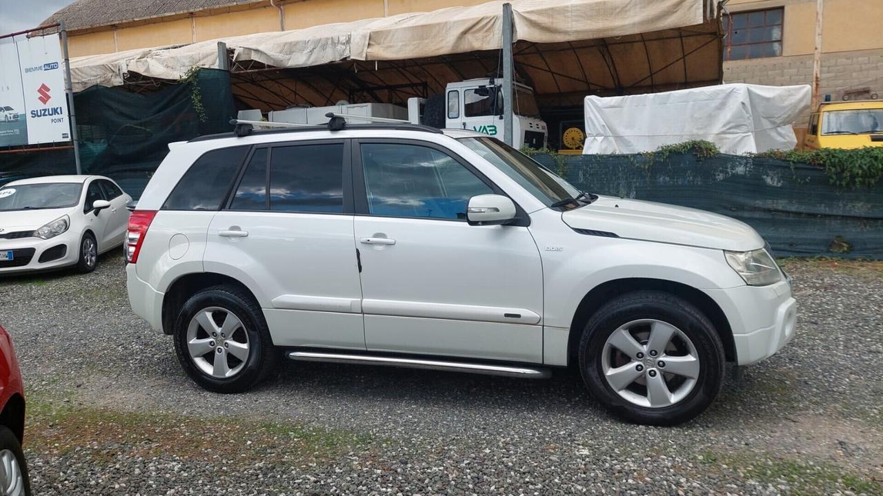 Suzuki Grand Vitara 5 PORTE Executive Crossover-Navi-Tetto Apribile-Interno Pelle