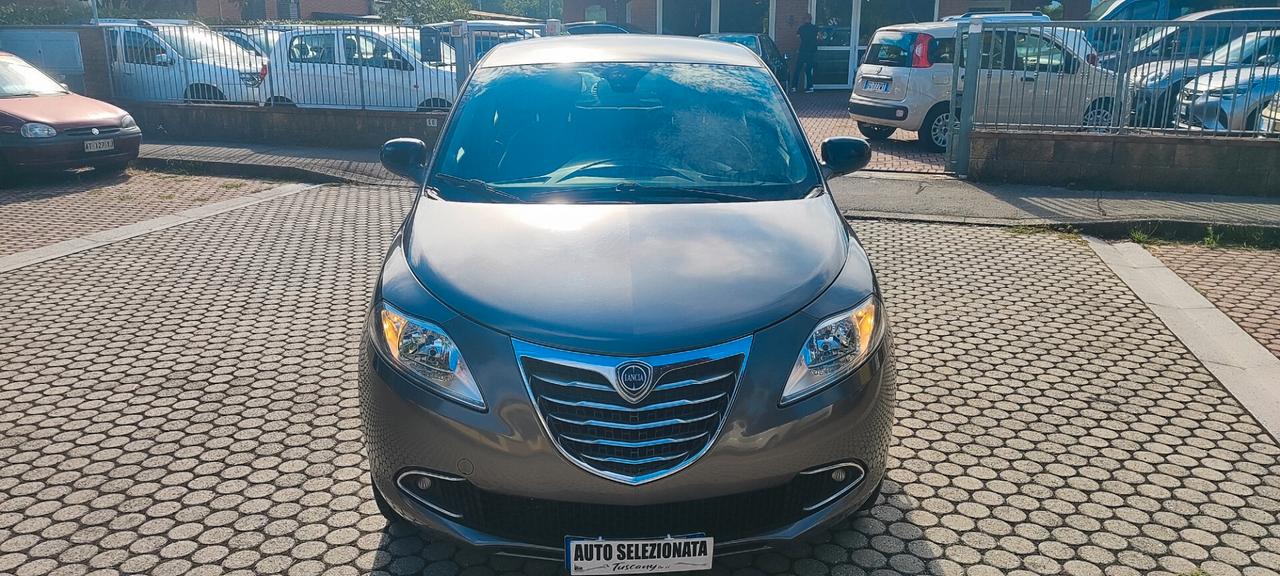 Lancia Ypsilon 0.9 TwinAir 85 CV 5 porte Metano Ecochic Elle