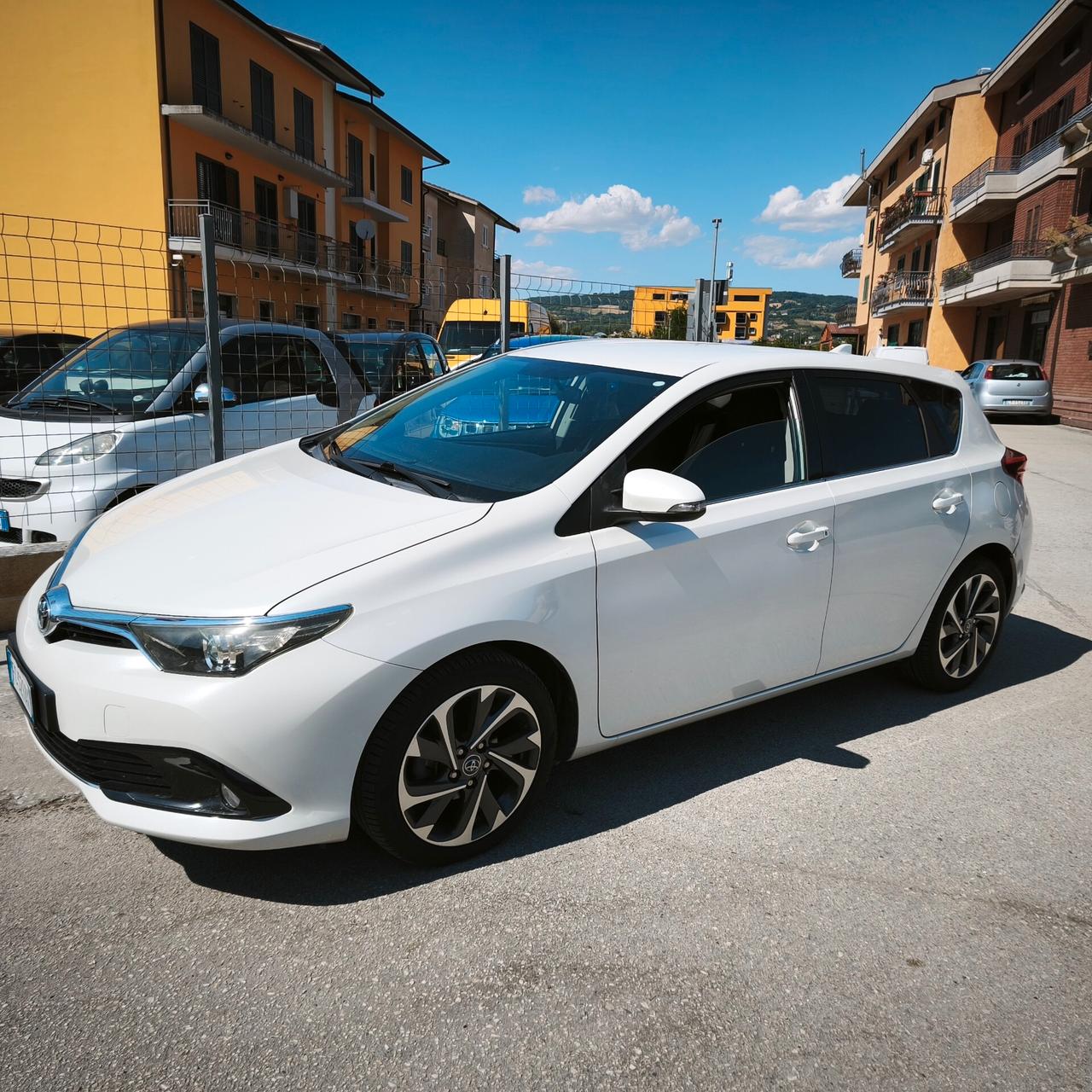 Toyota Auris 1.6 D-4D Lounge