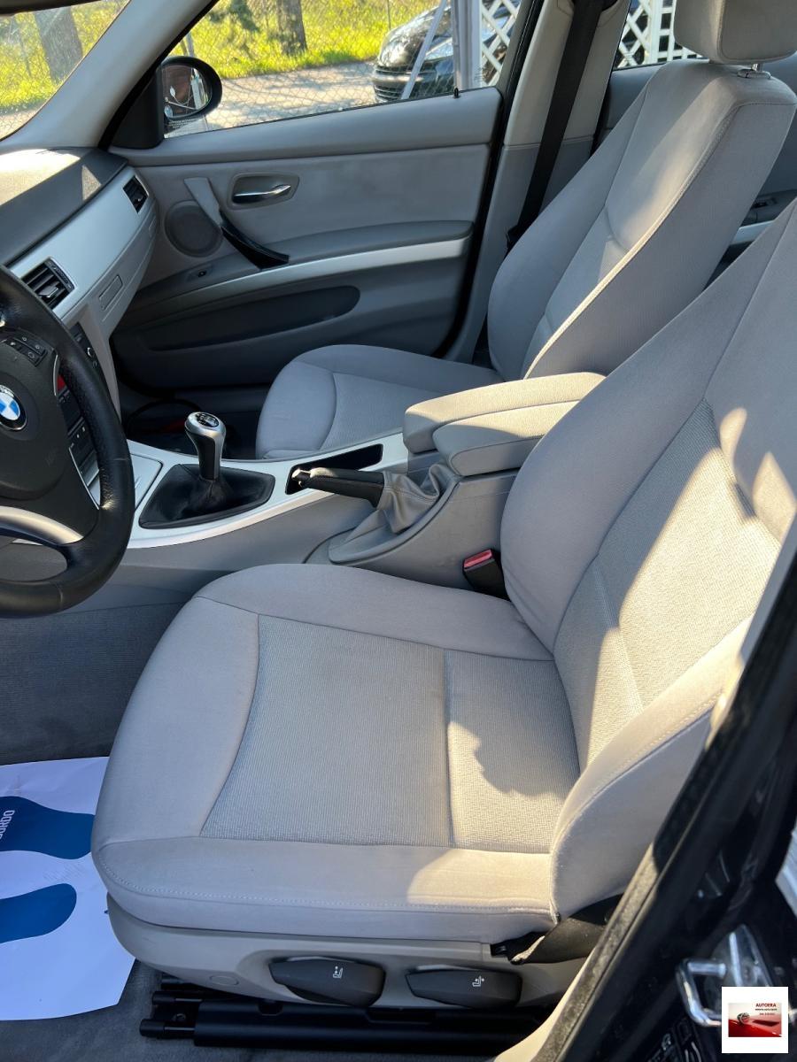 BMW - Serie 3 - 318i Attiva