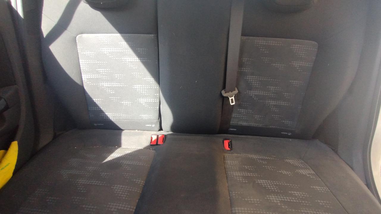 Opel Corsa 1.2 5 porte Club NEOPATENTATI