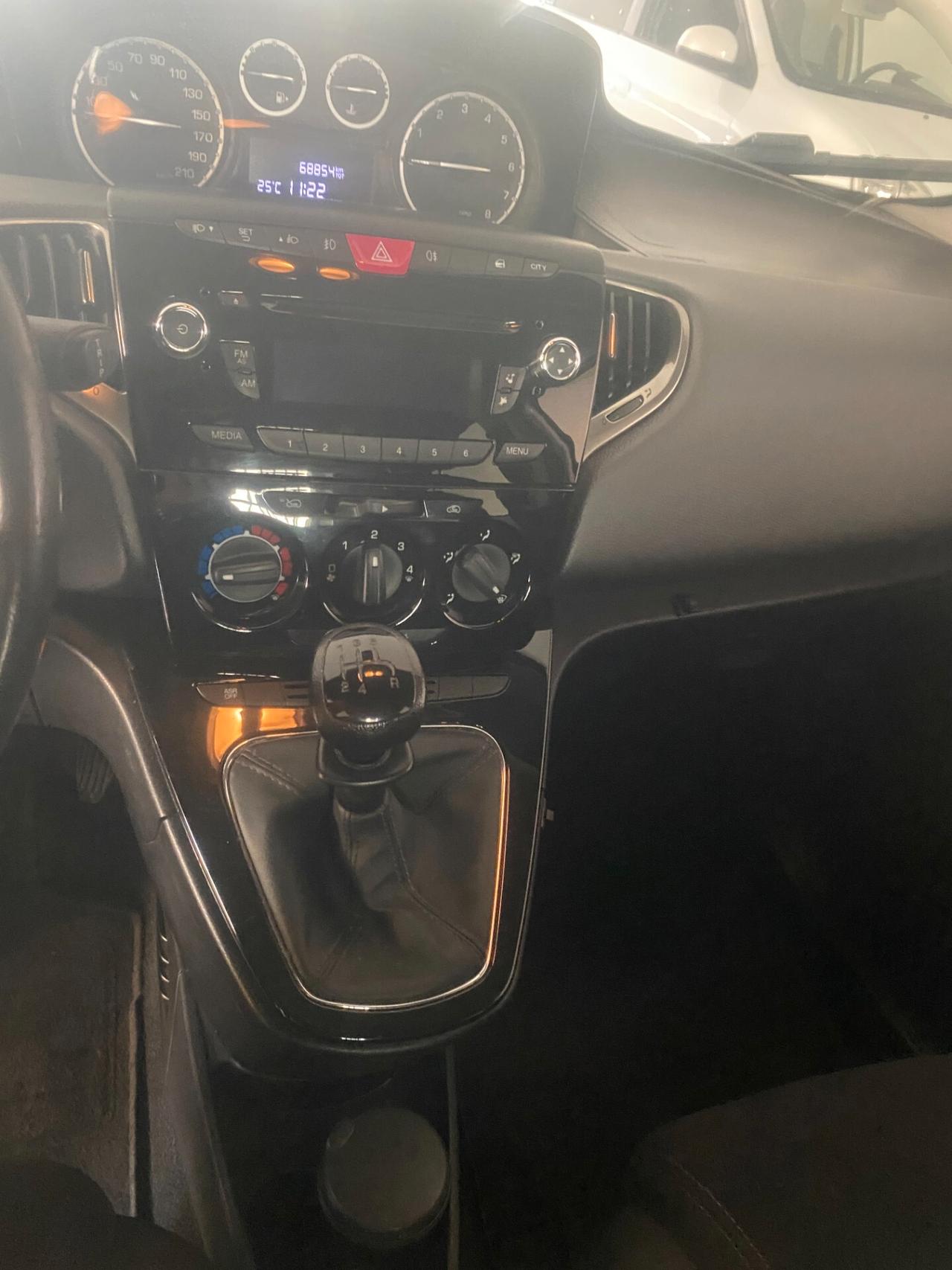 Lancia Ypsilon 1.2 69 CV 5 porte Platinum