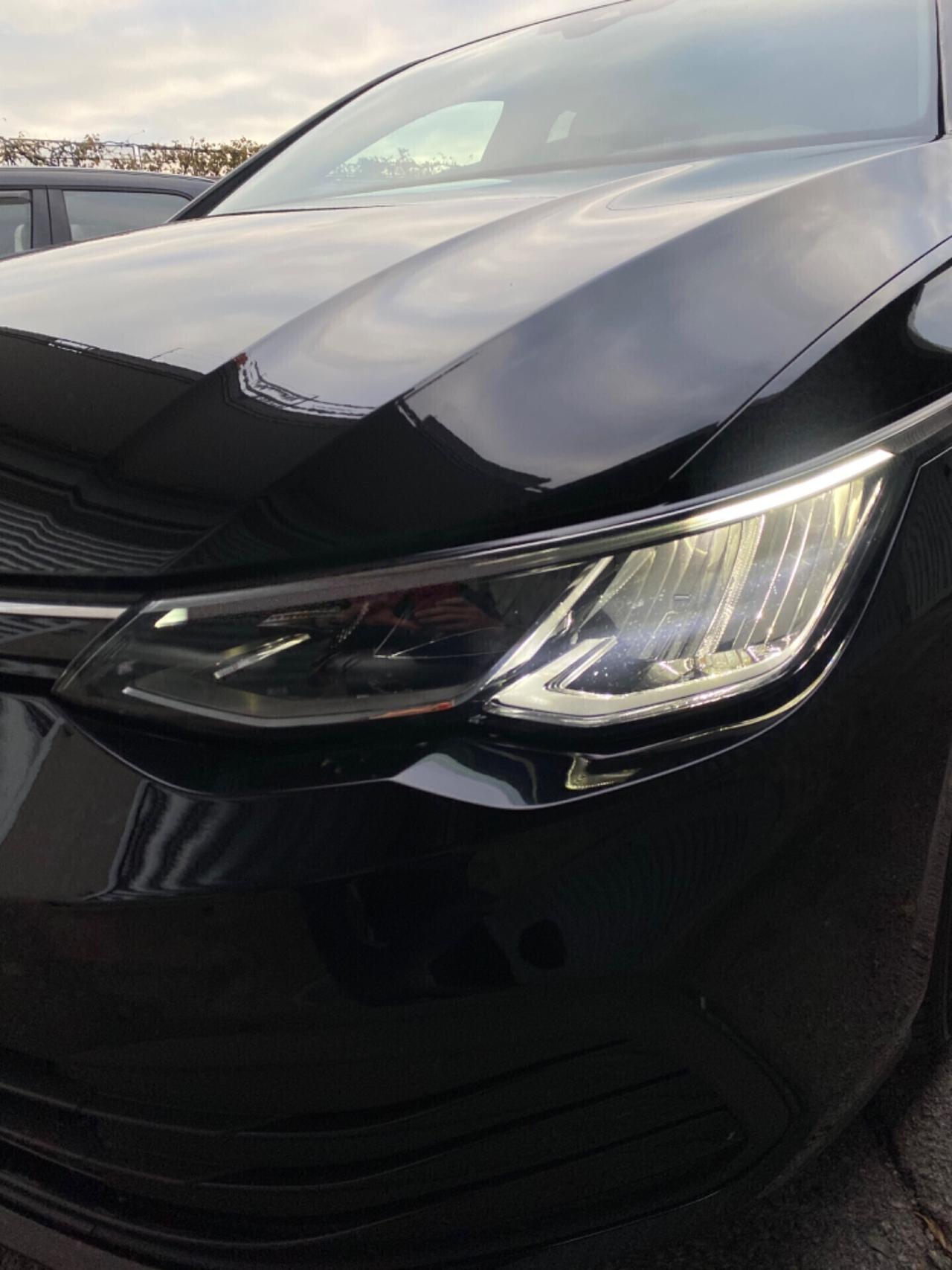 Volkswagen Golf 8 1.0 TSI 90cv - OK NEOPATENTATI