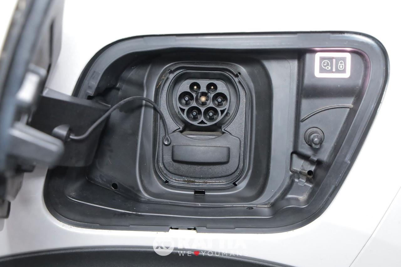 Peugeot e-2008 motore elettrico 100kW Allure Pack