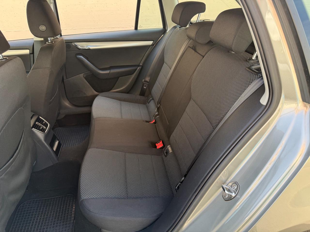 Skoda Octavia Station Wagon 1.6diesel - 2014