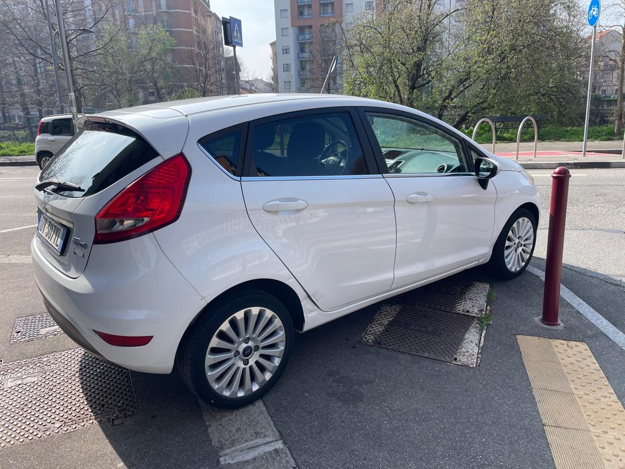 Ford Fiesta 1.4 TDCi 68CV 5 porte Titanium/GARANZIA