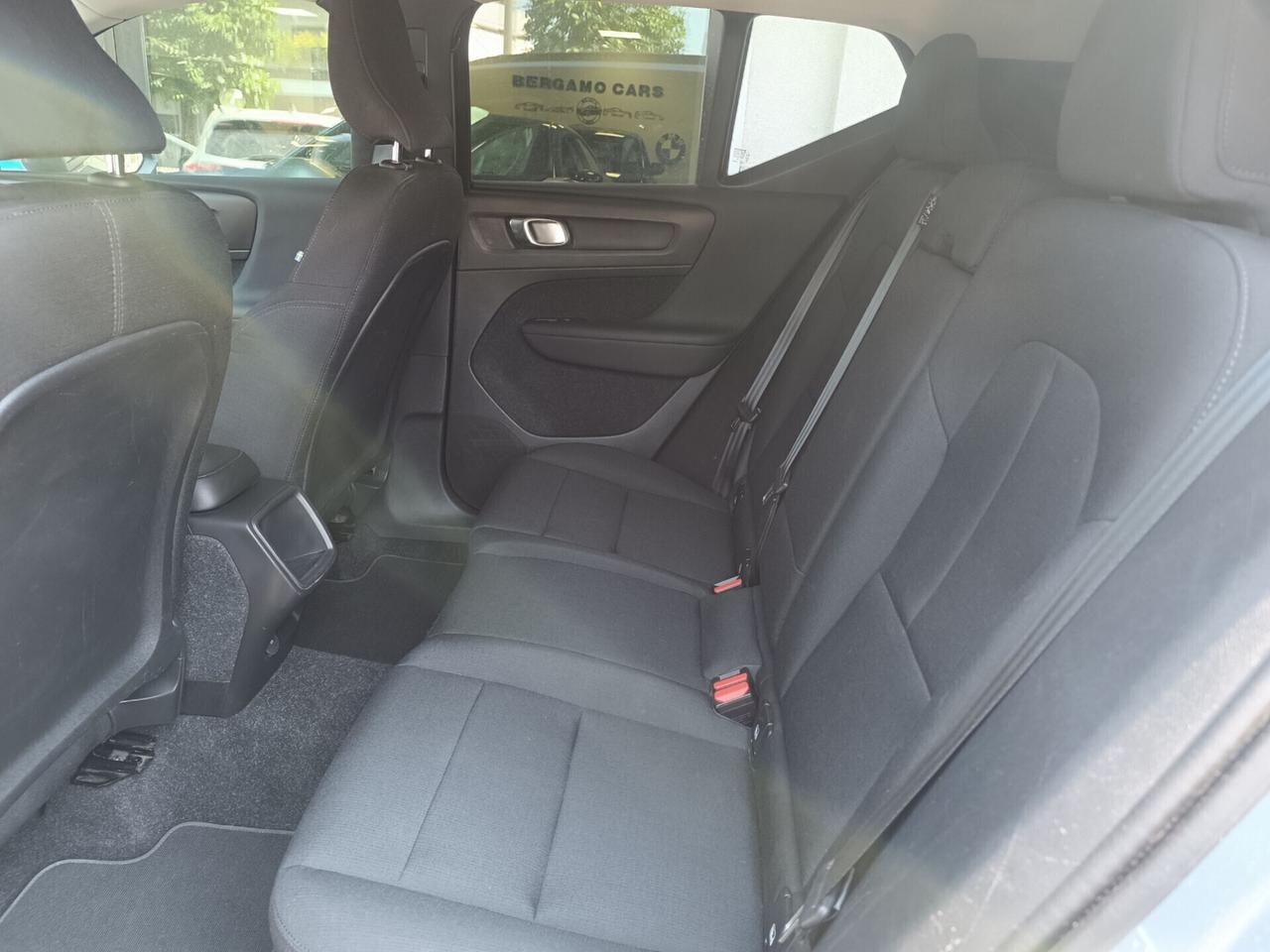 Volvo XC40 D3 Momentum Pro AUTOM. RETROCAMERA NAVI