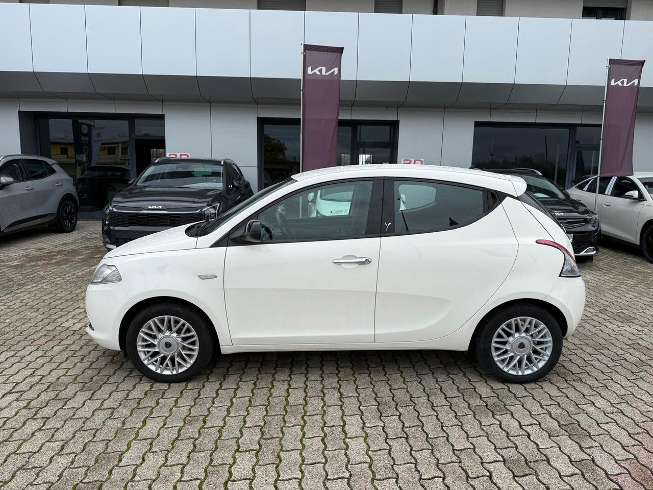 Lancia Ypsilon 1.2 69 CV 5 porte Gold