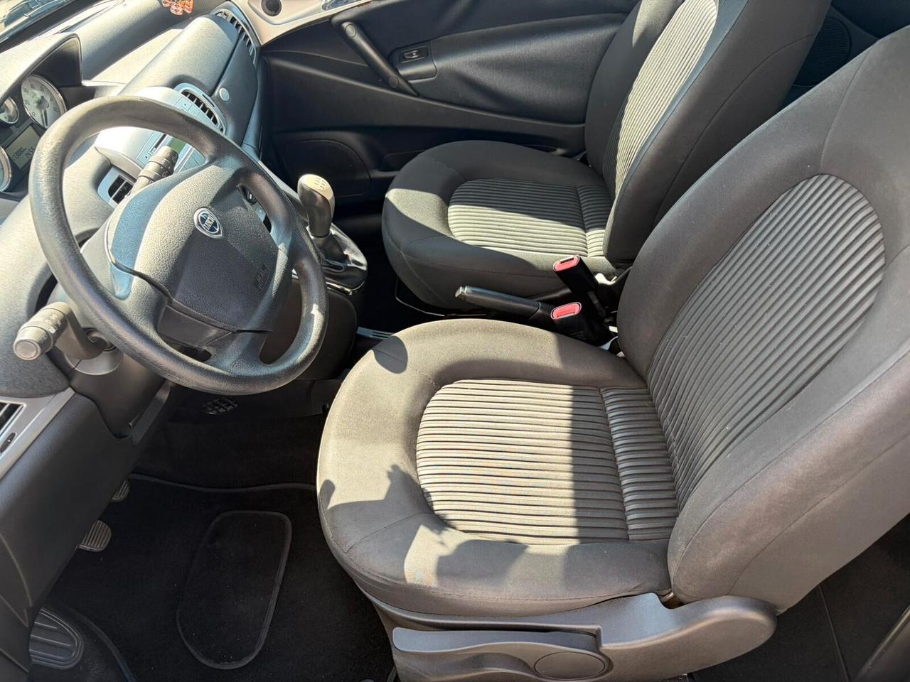 Lancia Ypsilon 1.3 MJT 75 CV Argento*NEOPATENTATI