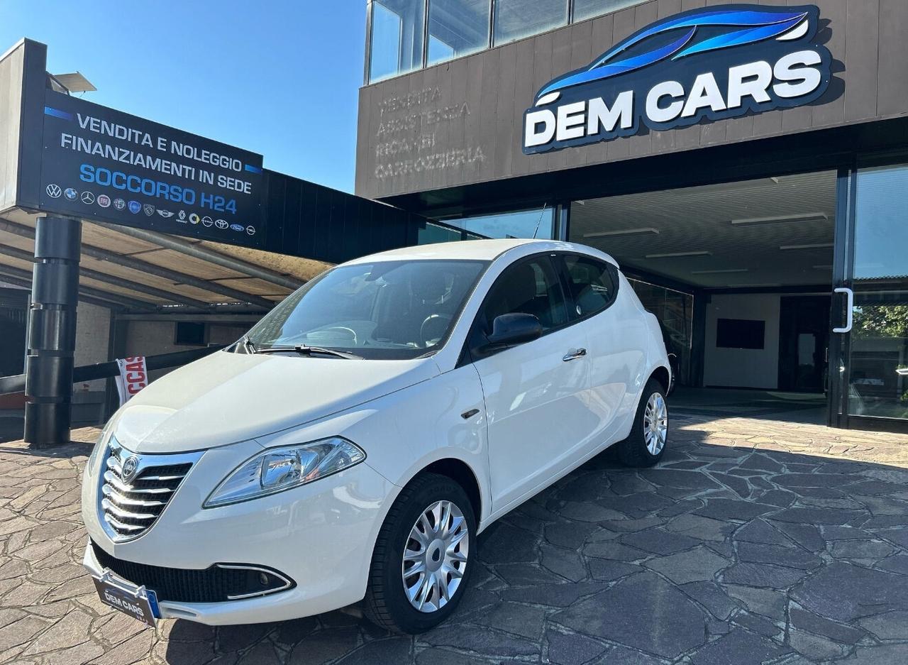 Lancia Ypsilon 0.9 TwinAir 85 CV 5 porte Metano Ecochic Silver