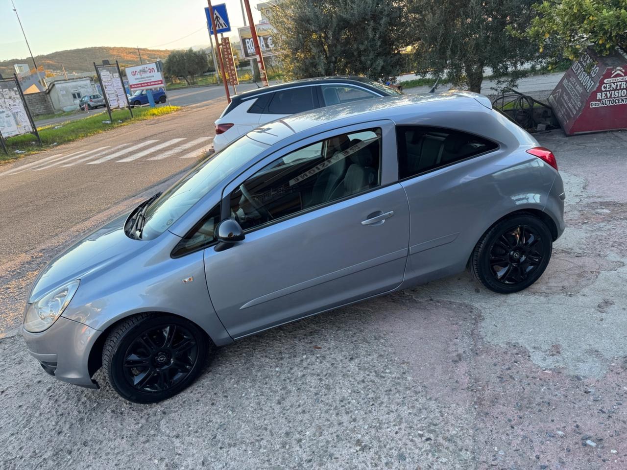 Opel Corsa 1.2 3 porte SPORT NEOPATENTATI