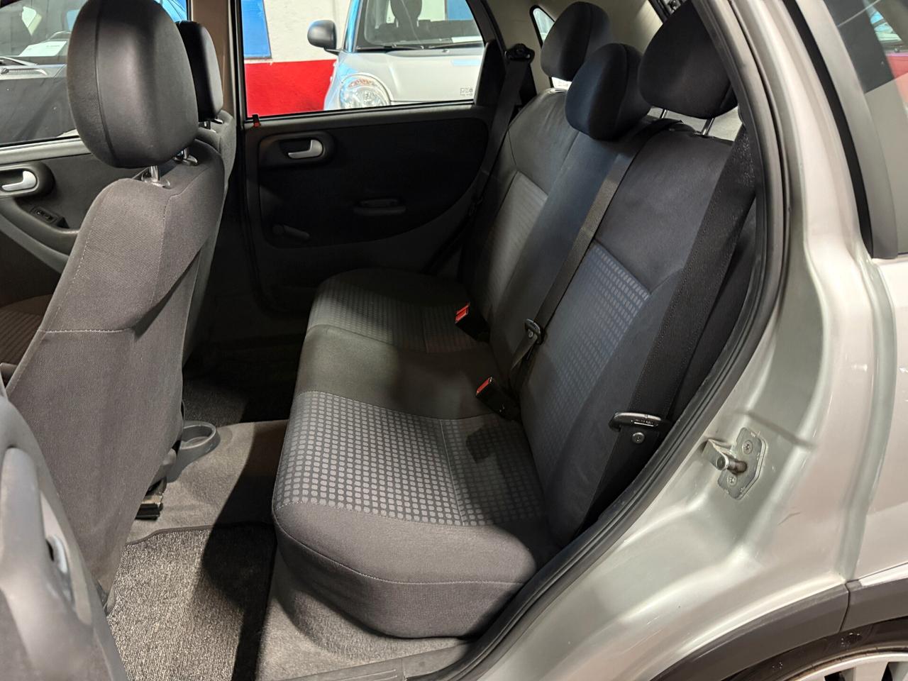 Opel Corsa 1.2i 16V cat 5 porte Club