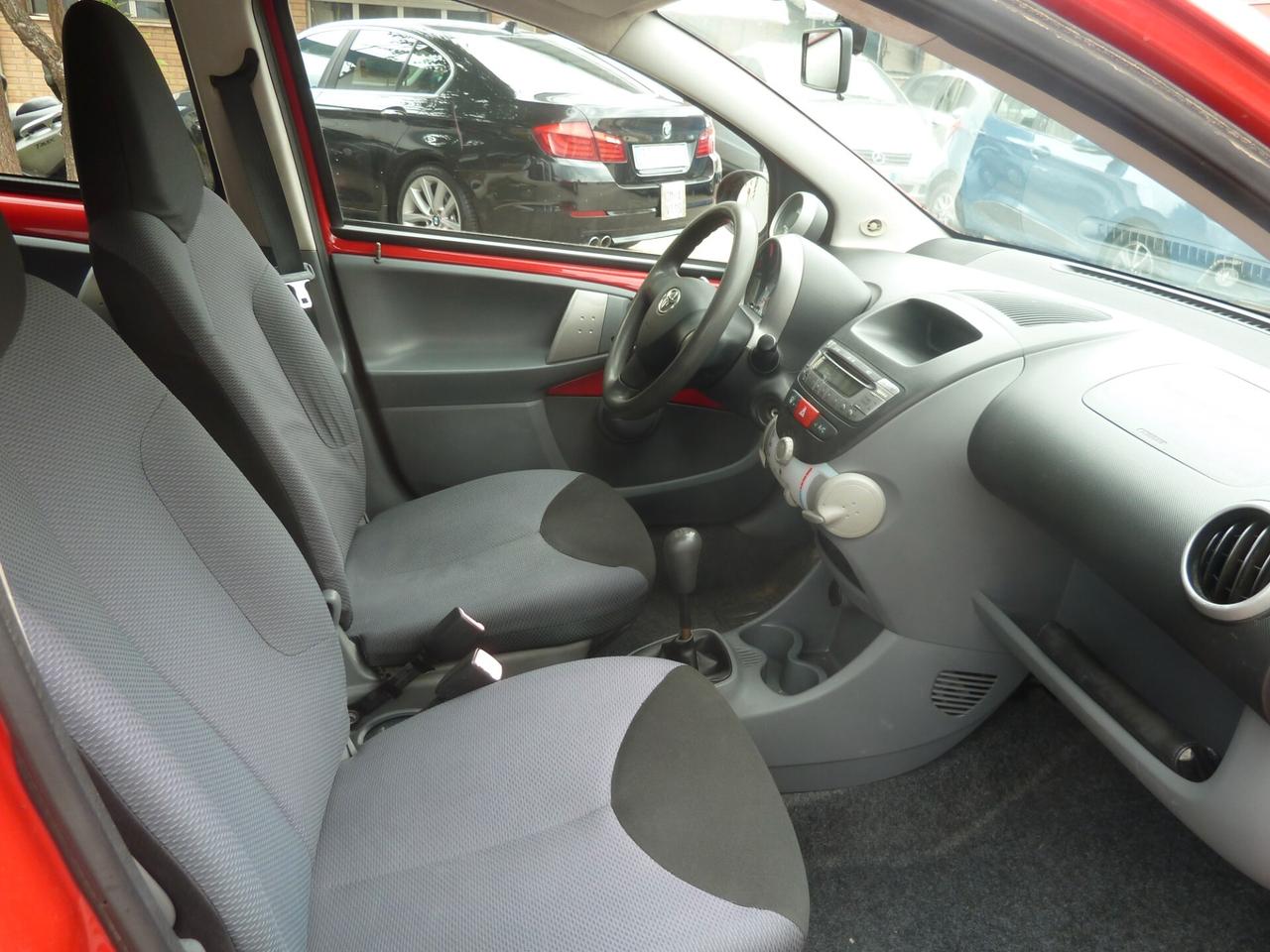 Toyota Aygo 1.0 12V VVT-i 5 porte Ok Neopatentati