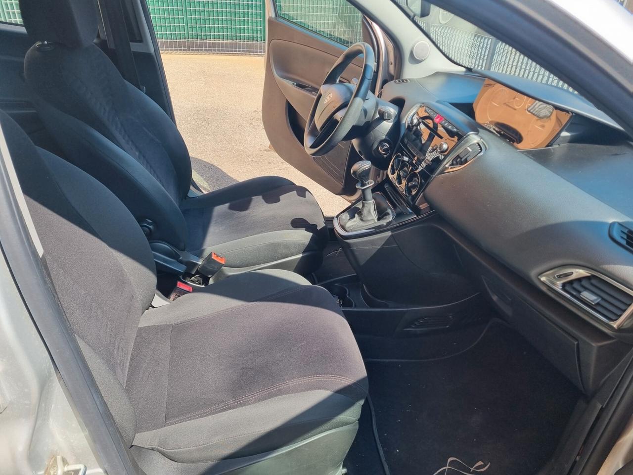 Lancia Ypsilon 1.2 69 CV 5 porte S&S Platinum unica proprietaria