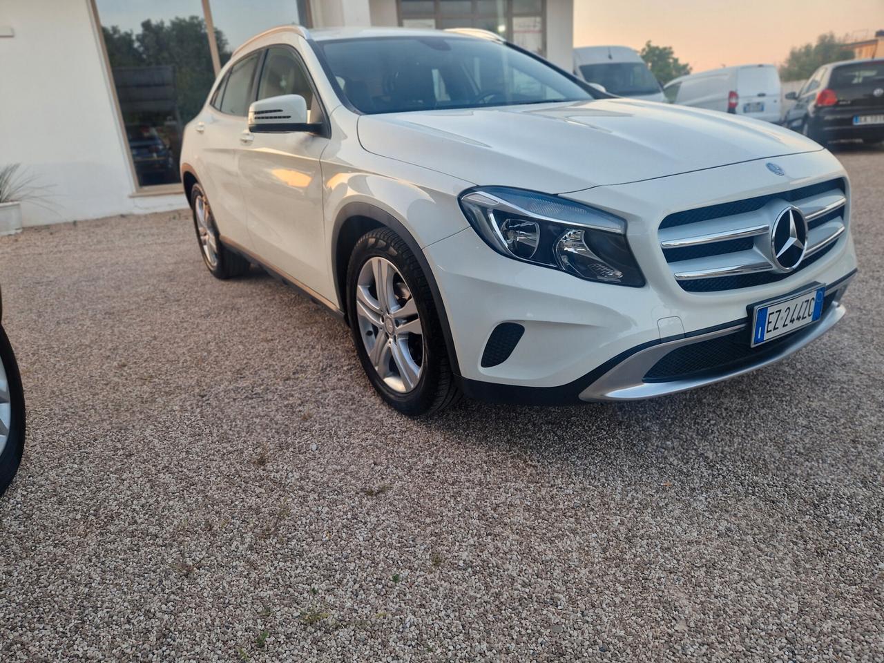 Mercedes-benz GLA 180 d Premium