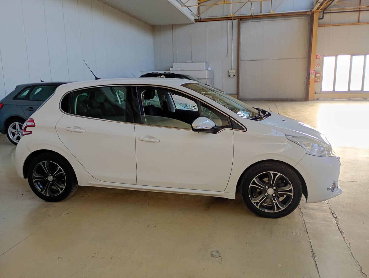Peugeot 208 1.6 e-HDi 115 CV Stop&Start 5 porte Allure