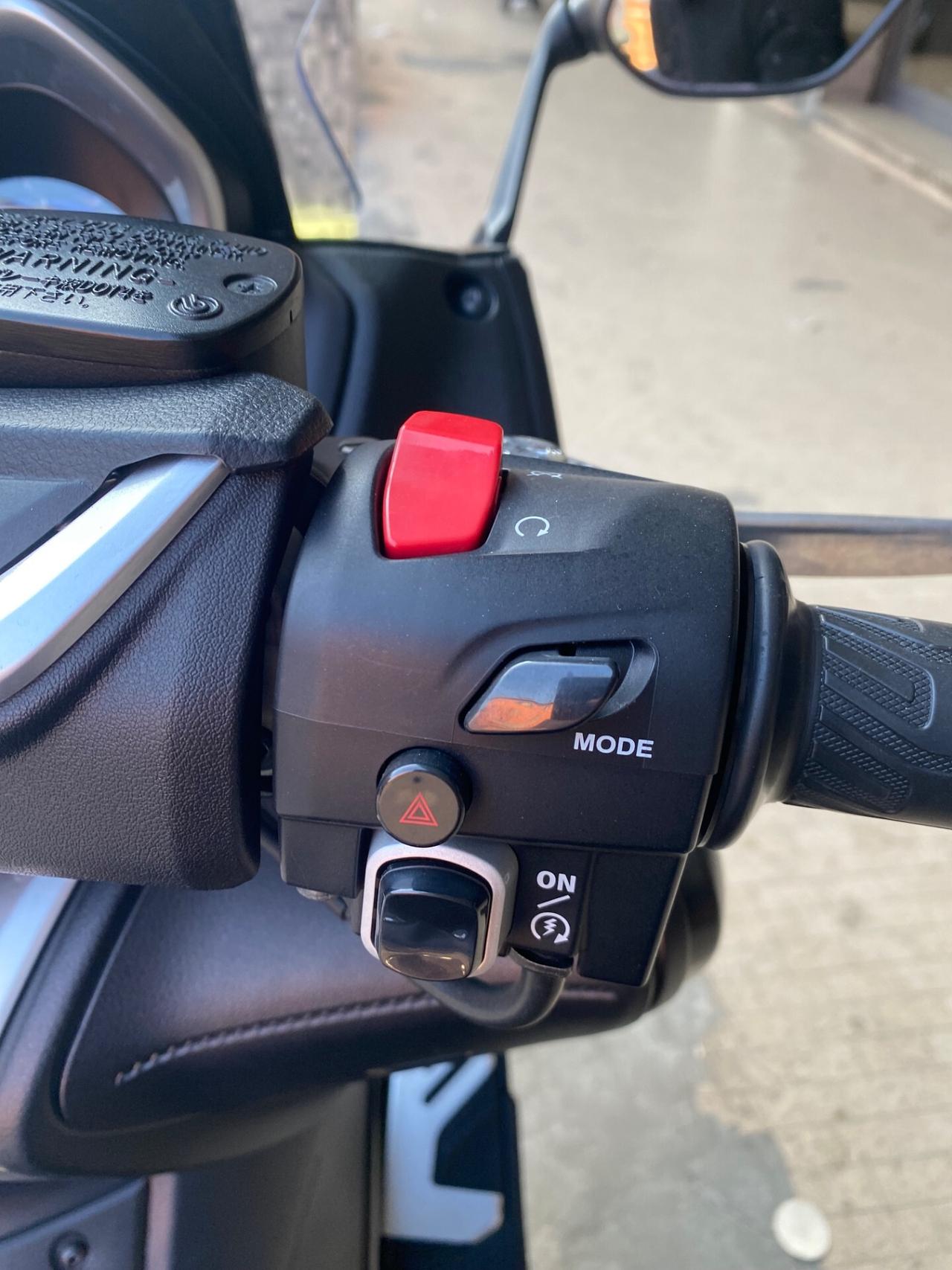 Yamaha T Max 530 DX anno 2018 km 16000 COME NUOVA!