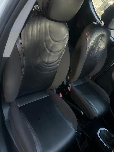 LANCIA YPSILON 1,2 TETTO APRIBILE 120MILA KM!