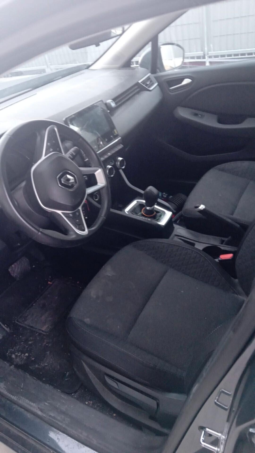 Renault Clio Full Hybrid E-Tech 140 CV 5 porte Intens SINISTRATA