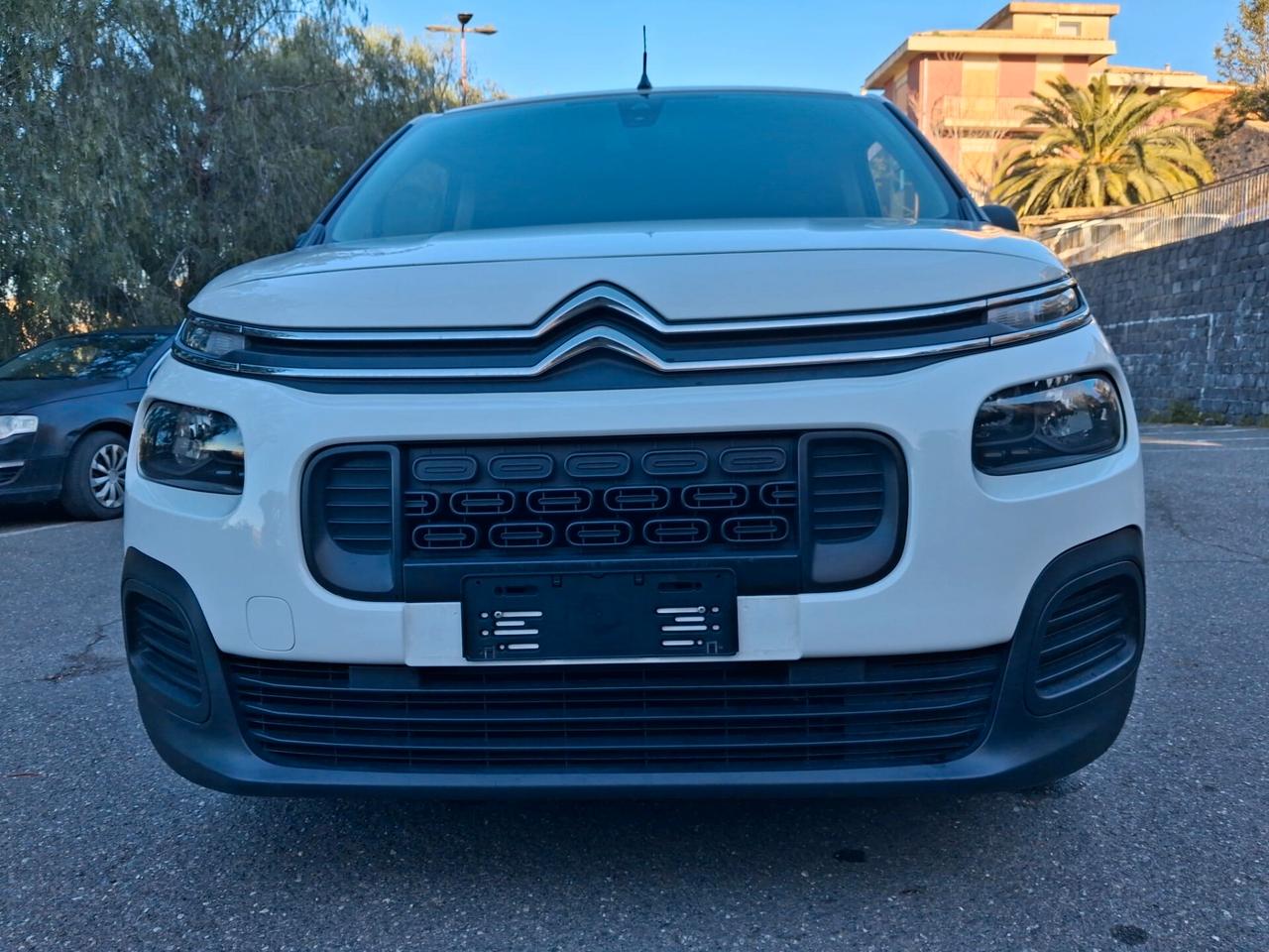 Citroen Berlingo Pianale ribassato con rampa disabili in carrozzina
