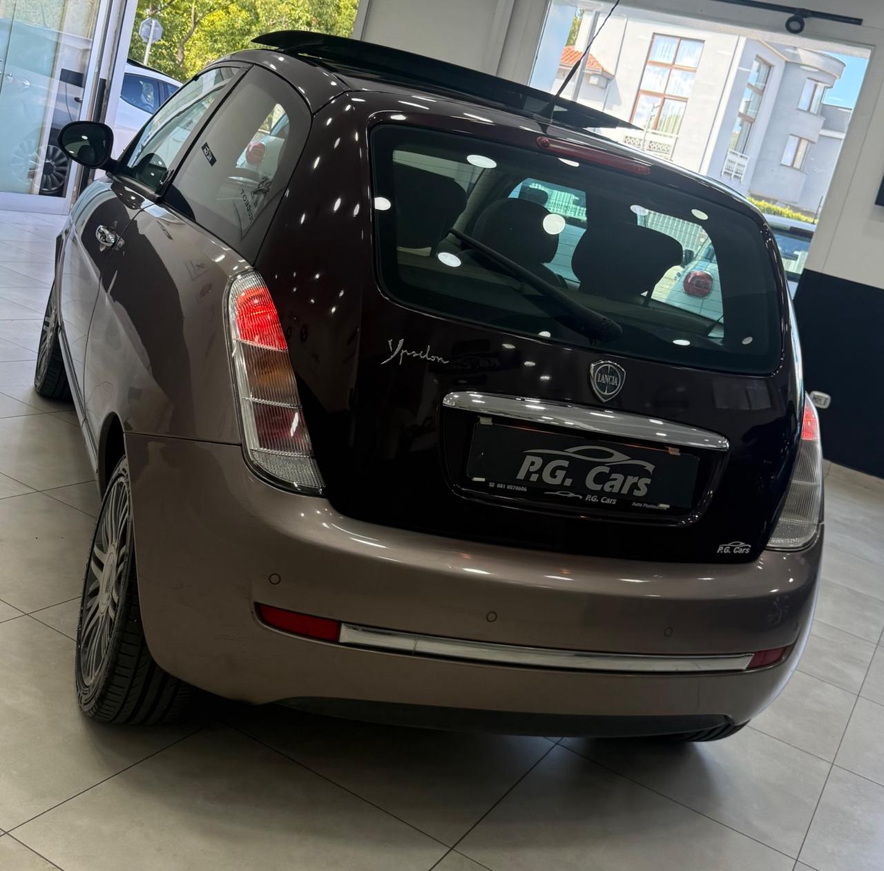 Lancia Ypsilon 1.3 MJT 75 CV Platino