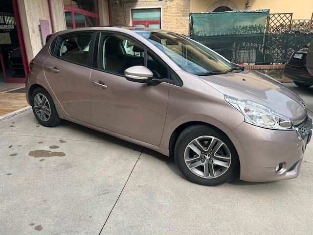 Peugeot 208 1.4 e-HDi 68 CV S&S robotizzato 5 porte Active