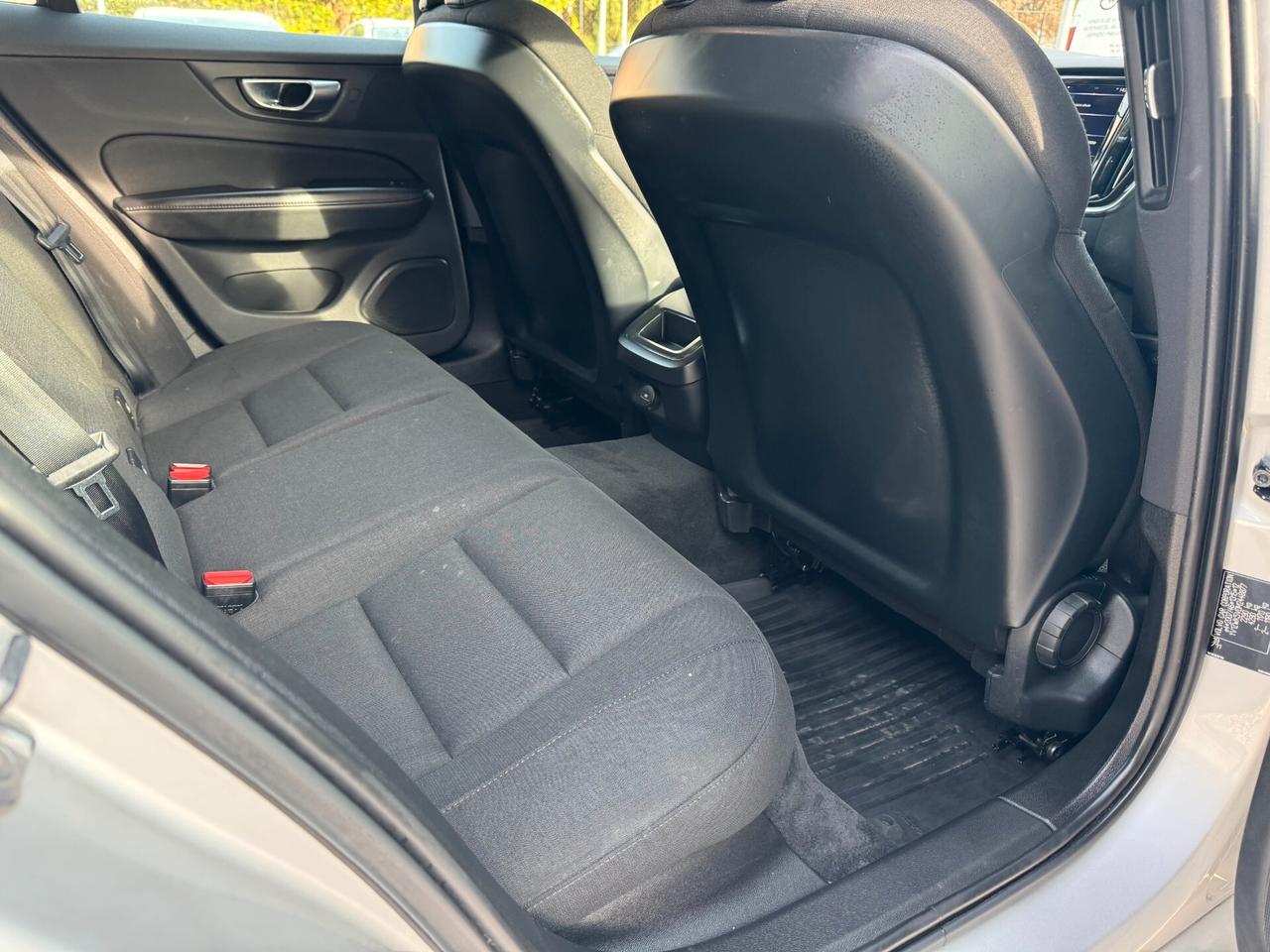 Volvo V60 B4 (d) Geartronic Momentum Business