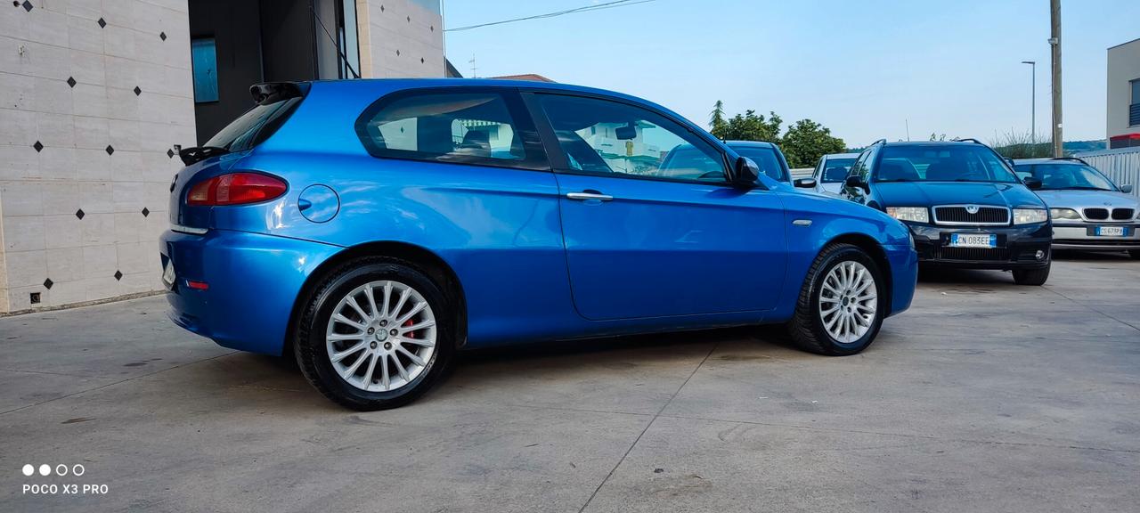 Alfa Romeo 147 1.6 16V TS (105) 3 porte Black Line