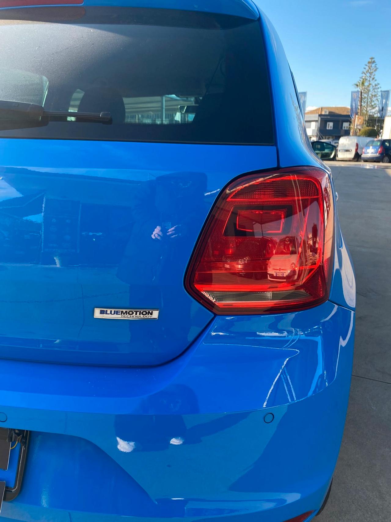 Volkswagen Polo 1.0 5A SERIE MPI 5P Bussines