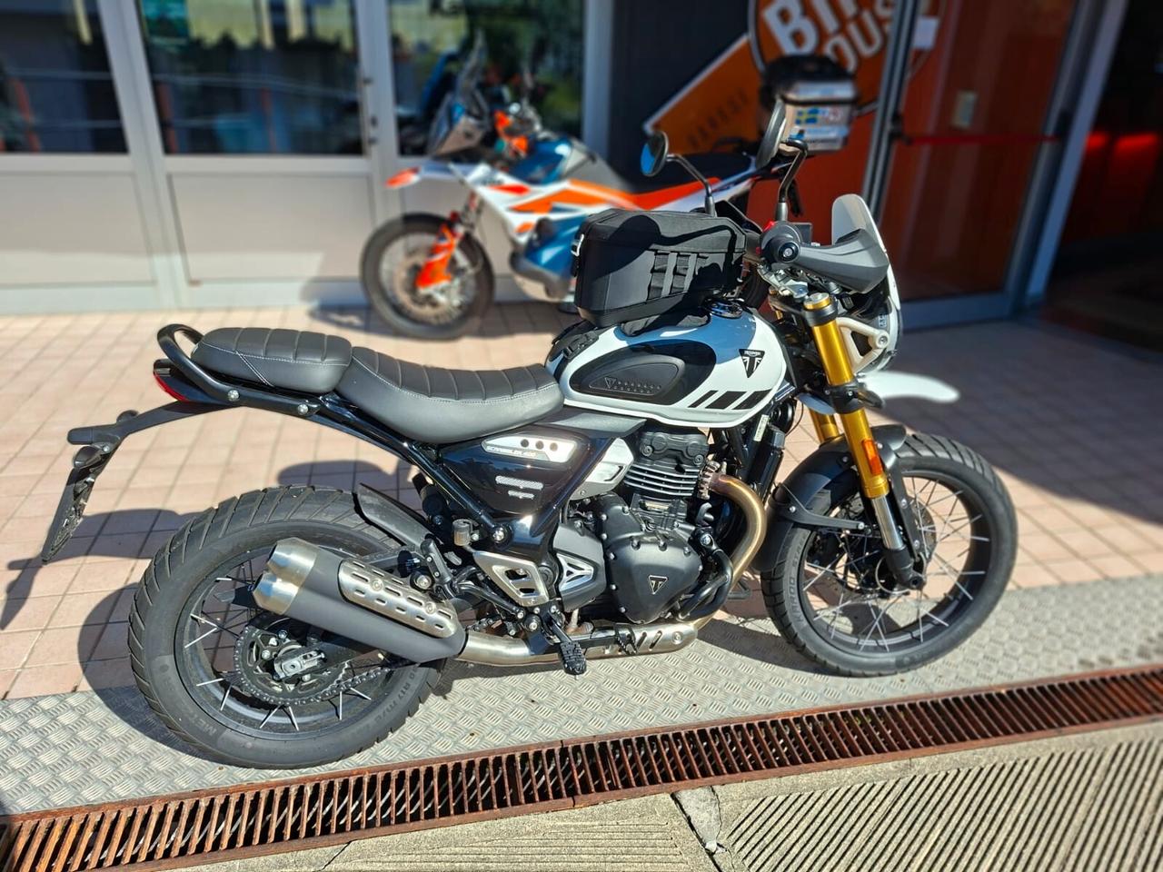Triumph Scrambler 400 XC my26"