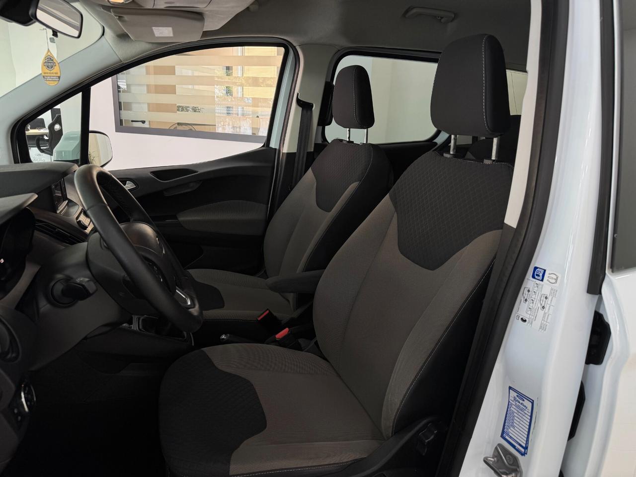 Ford Tourneo Courier 1.5 TDCI 75 CV