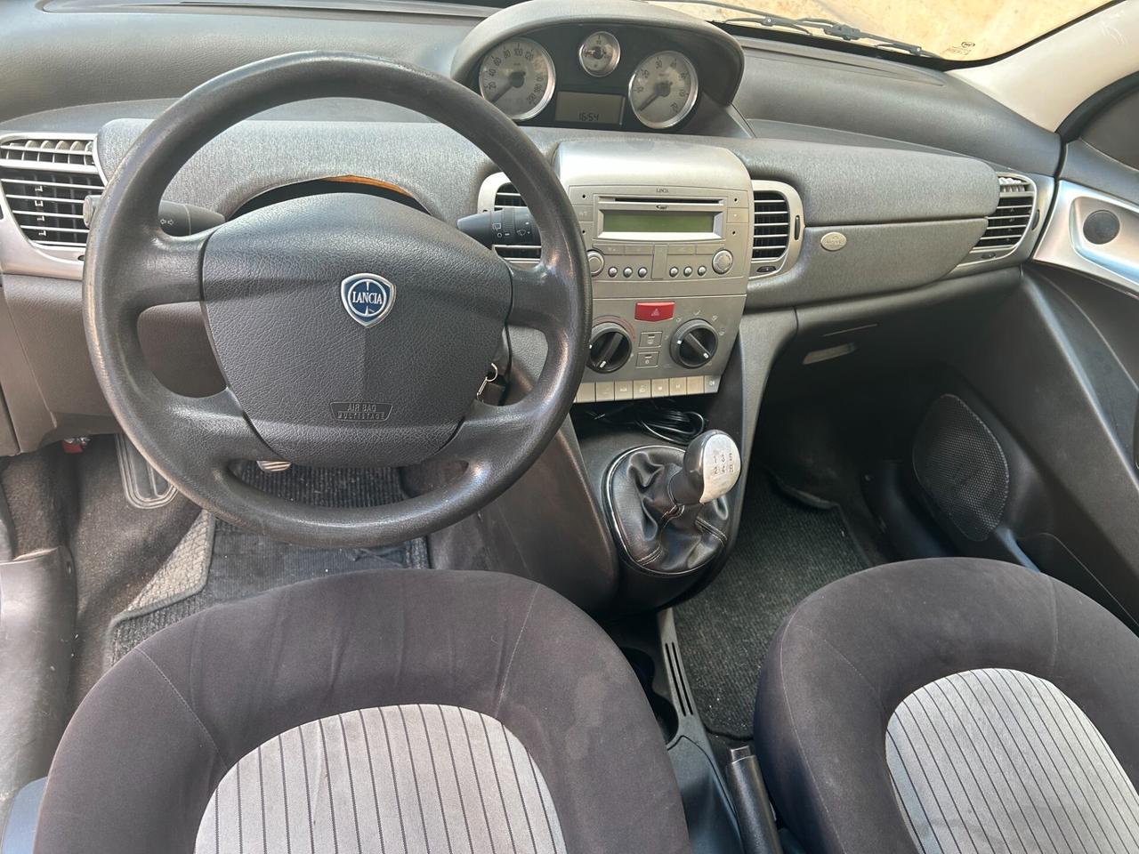 Lancia Ypsilon 1.3 MJT 75 CV Argento