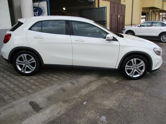 MERCEDES-BENZ GLA 200 d Automatic 4Matic Sport